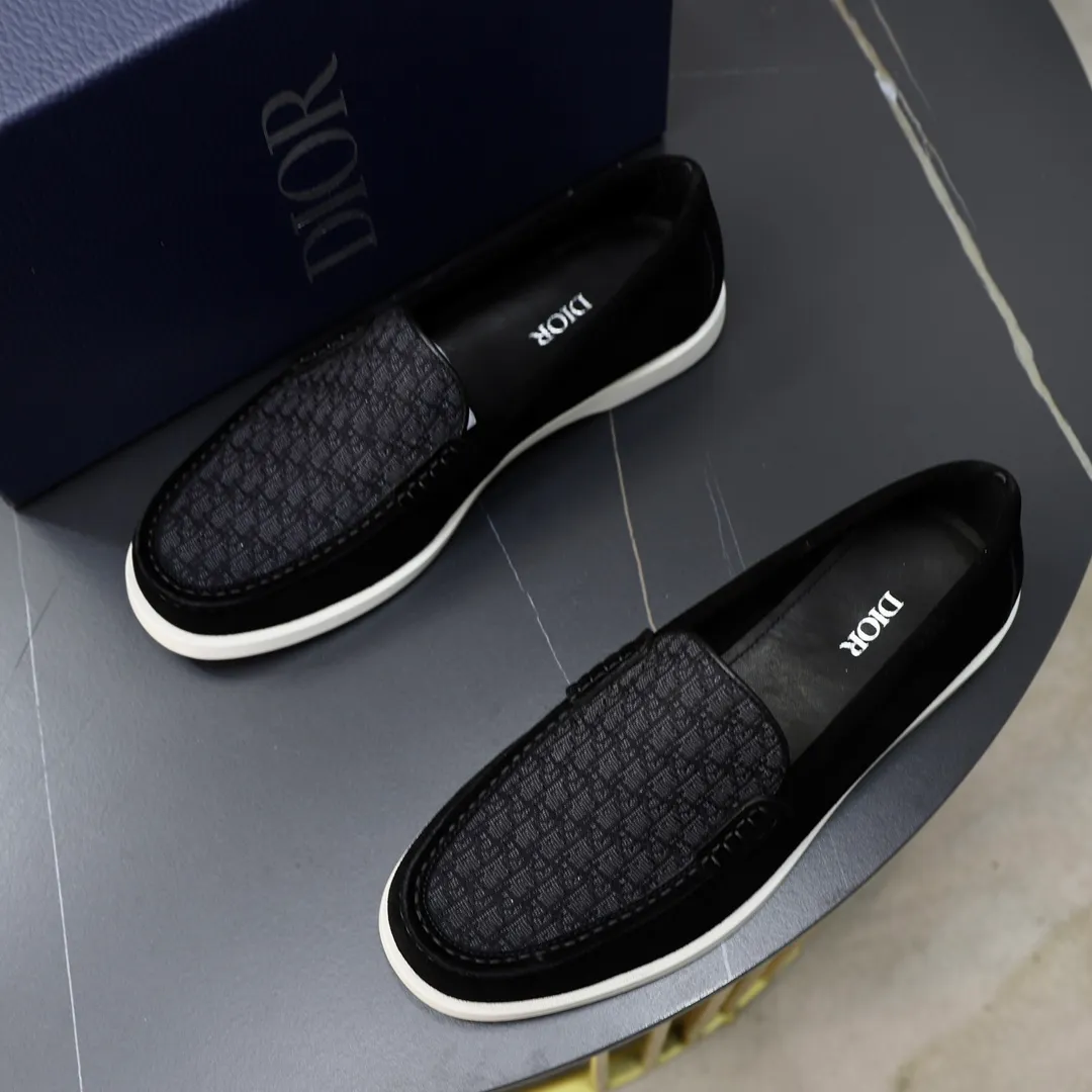 Ex-factory price: 540🙅‍♂️🙅‍♂️🙅‍♂️ Brand: Dior DIOR Standard code: Men's code 38/44 (45 can be customized) Grade: Same as the official website Material: Original cowhide stitching, cowhide lining, original TPU wear-resistant soft outsole Style categories: Leisure and sports version, footwear for driving, young fashion, European and American trends, British style Color: actual picture color